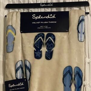 Splendid Flip Flop Velvety Plush Blanket